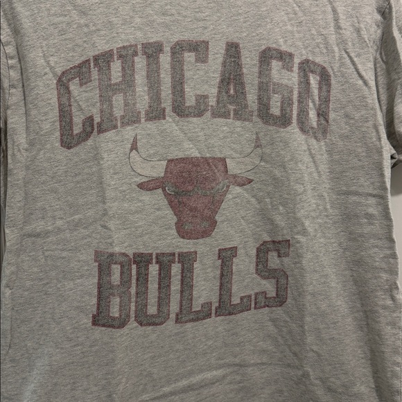 XS. Abercrombie & Fitch NBA - Chicago Bulls T Shirt - Picture 4 of 6